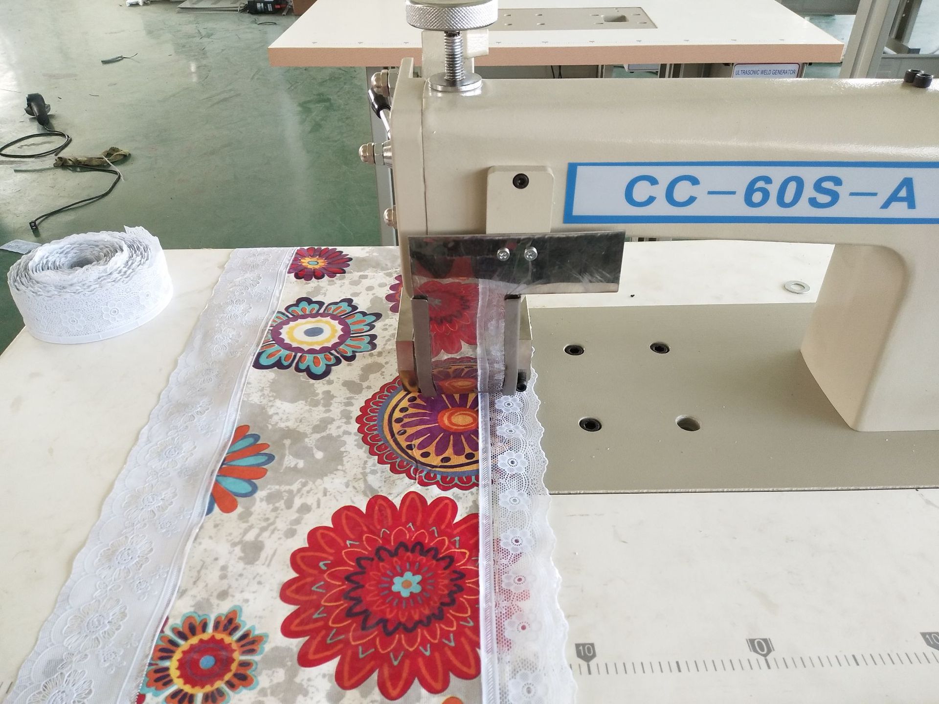 Nova máquina de costura de renda ultrassônica fibet não tecida de produção de toalha de mesa